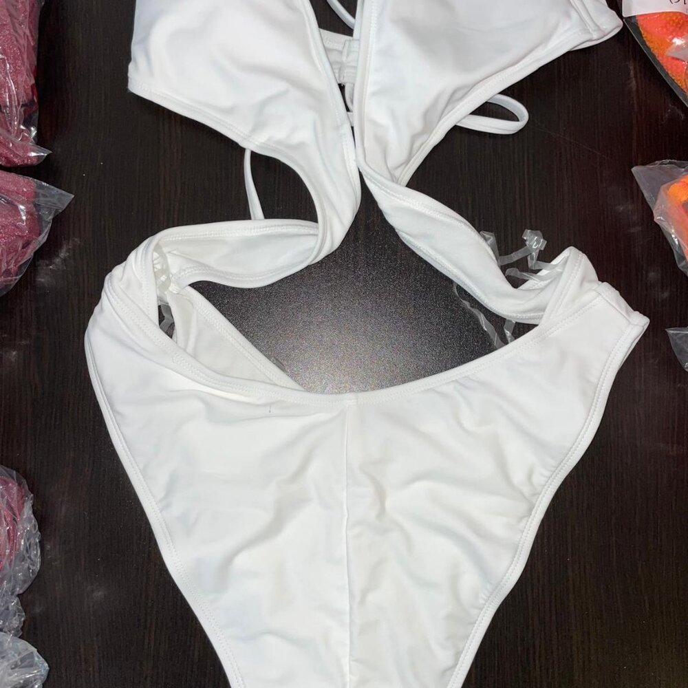 NWT Lot of 10 Brand New Women's Swimsuits | Tops, Bottoms, One-Piece |MSRP $200+ - Picture 12 of 15
